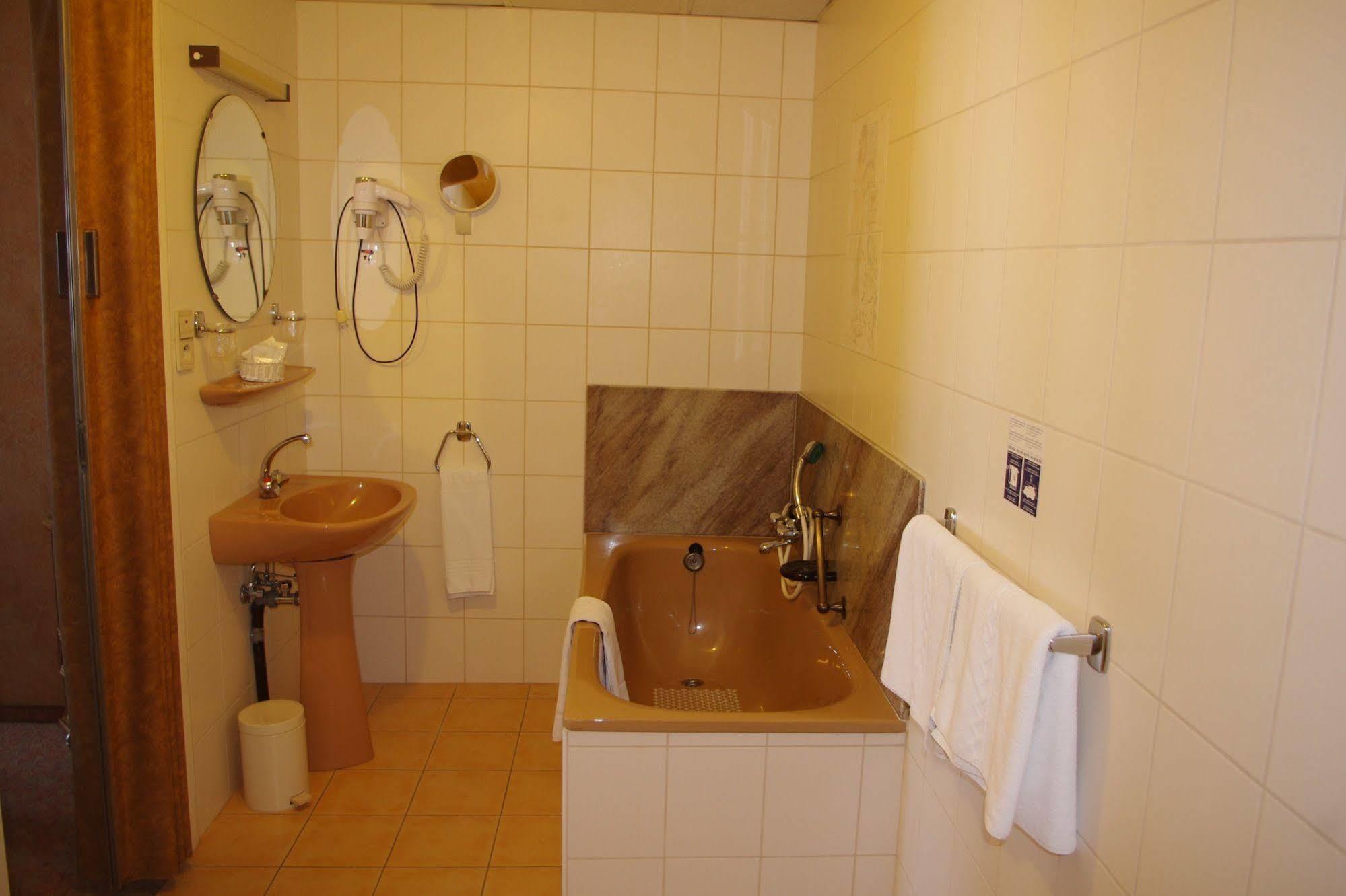 Auberge D'Alsace Hotel De France Бульон Экстерьер фото